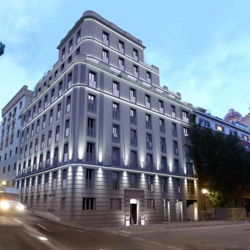 cat-in-a-square-plaza-espana-skyline-architectural-03