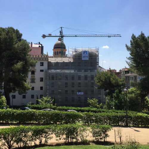 cat-in-a-square-plaza-espana-skyline-architectural-08